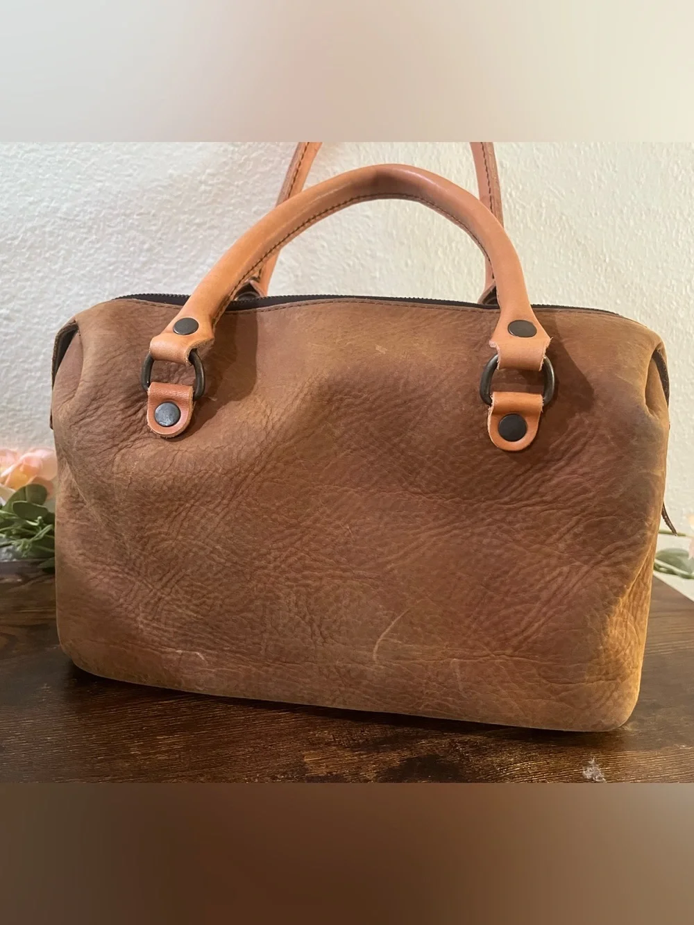Love 41 - medium leather duffel (tobacco)